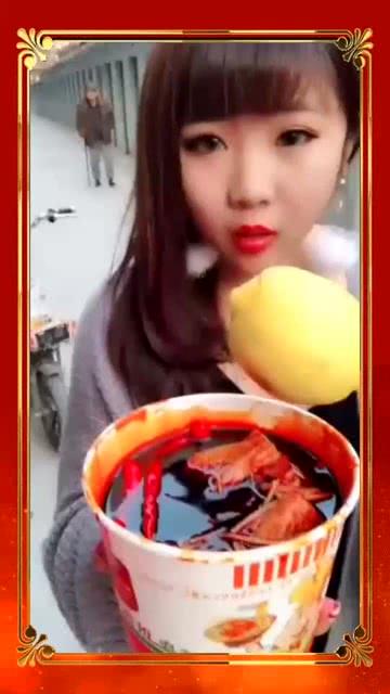 网红直播吃哈密瓜,哈密瓜甜蜜诱惑引全民热议