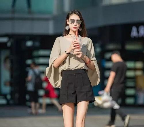 街拍网红吃瓜图片高清,瓜果飘香，美食诱惑尽收眼底